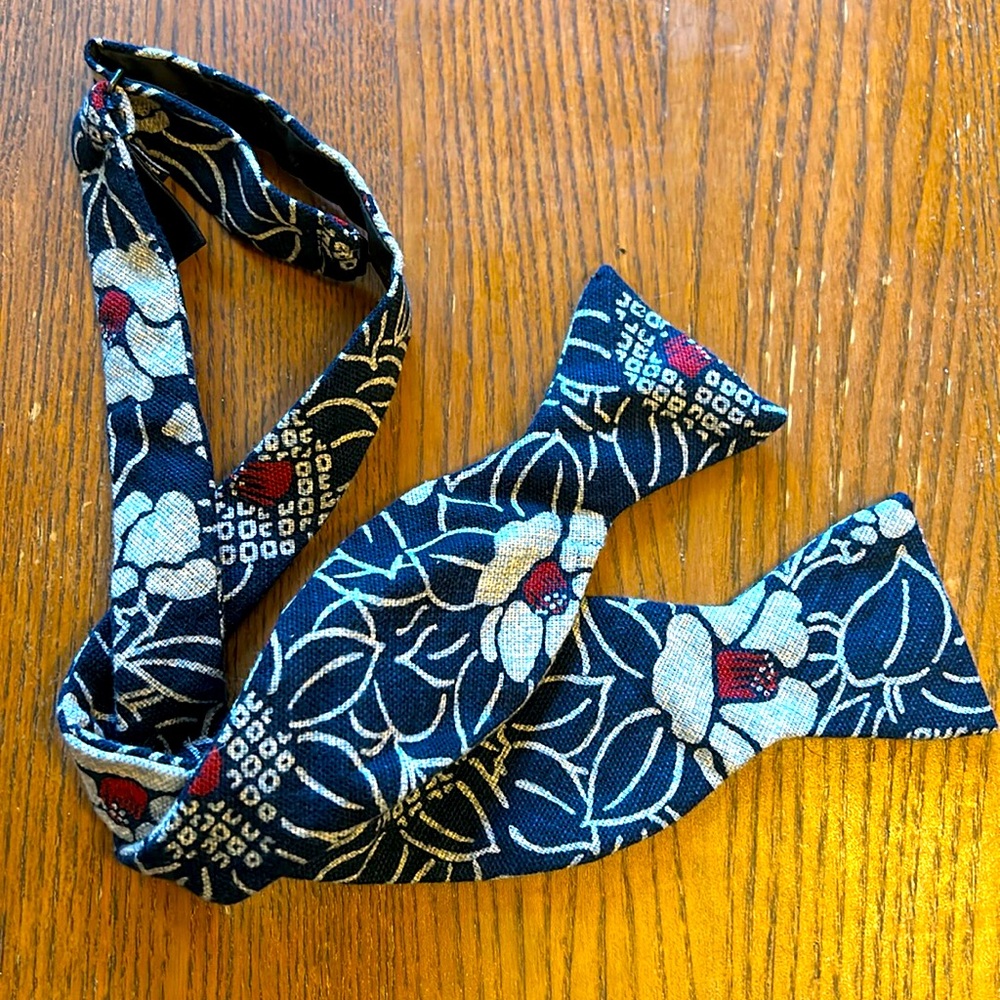 Kiriko bow tie
